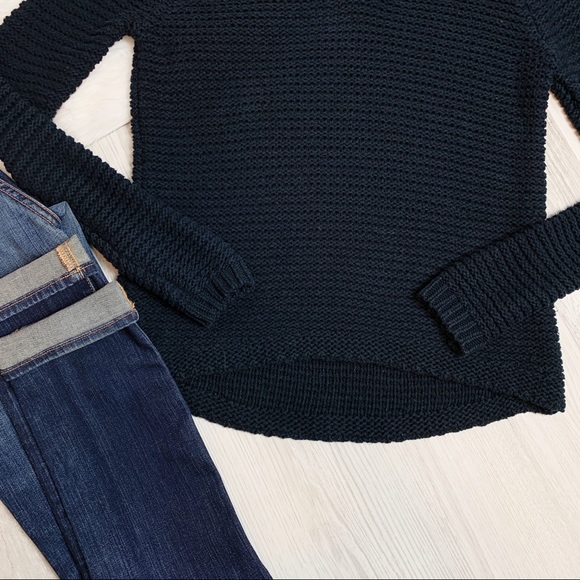 Hollister Open Knit Navy V-Neck Sweater - Picture 4 of 7